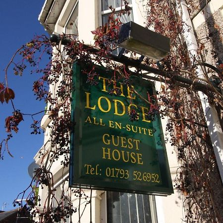 The Lodge Swindon Buitenkant foto