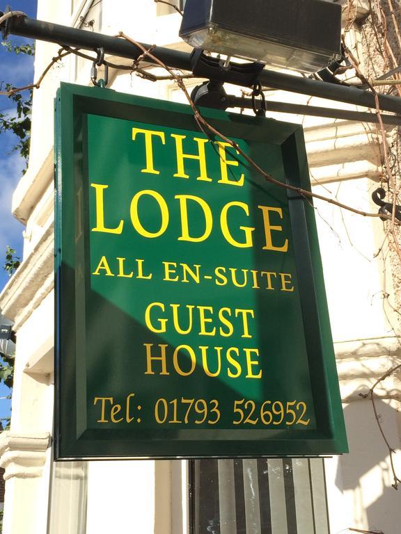 The Lodge Swindon Buitenkant foto