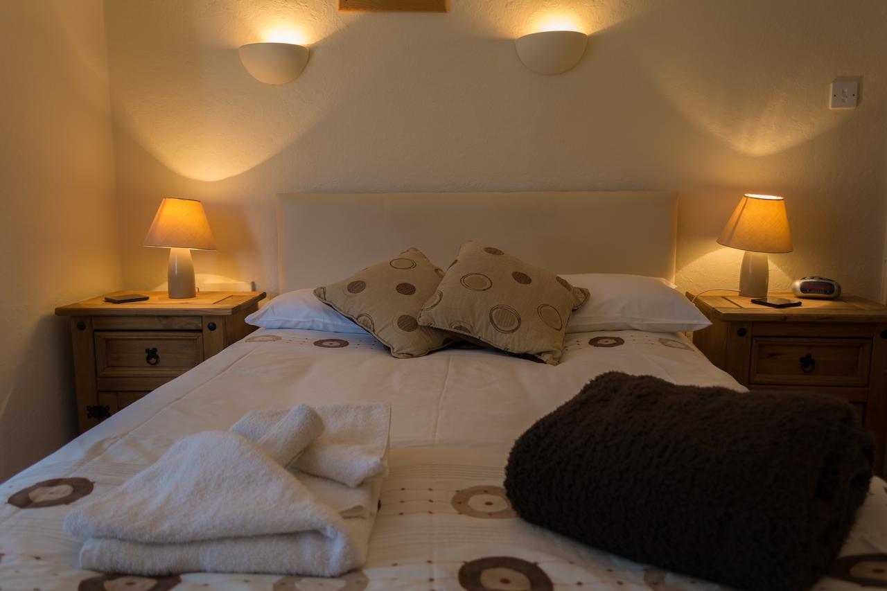 The Lodge Swindon Buitenkant foto