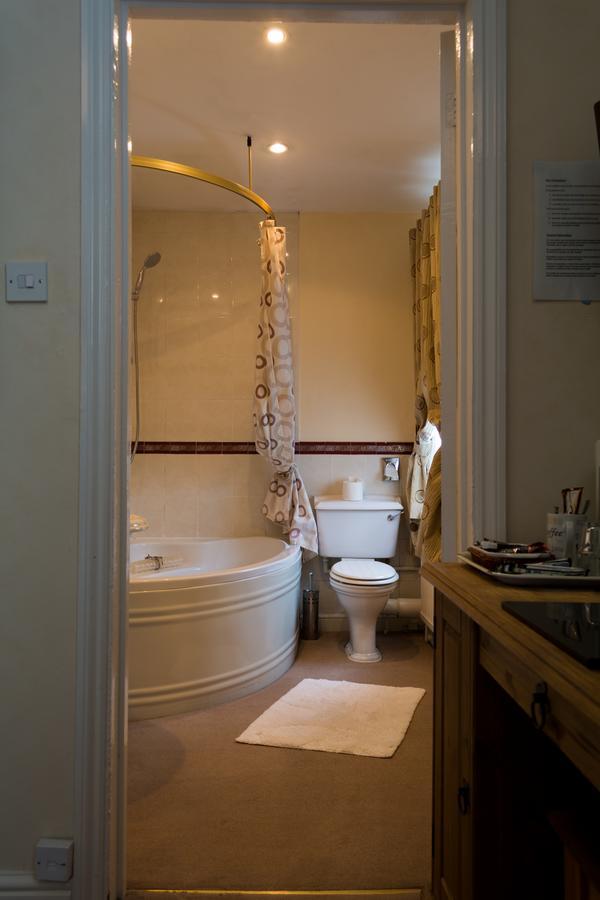 The Lodge Swindon Buitenkant foto