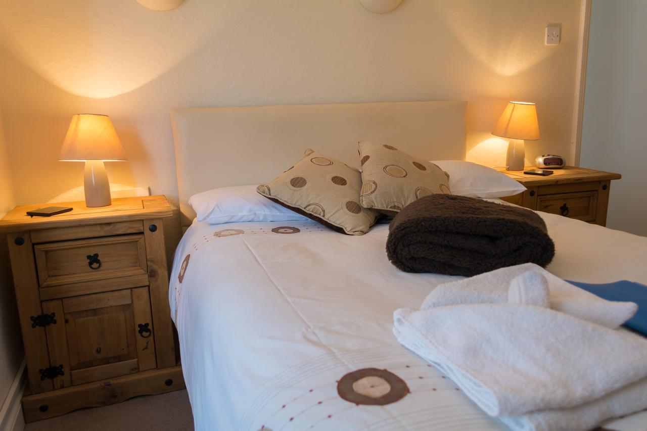 The Lodge Swindon Buitenkant foto