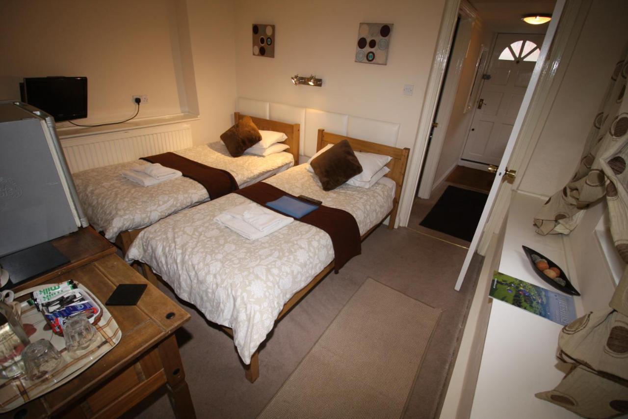 The Lodge Swindon Buitenkant foto